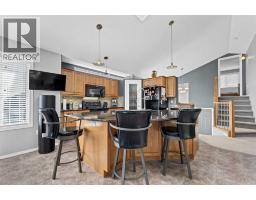 Living room - 6 Cottonwood Court Sw, Medicine Hat, AB T1B4R5 Photo 7