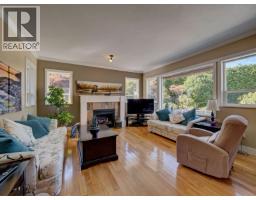 6388 Piper Place, Sechelt, BC V7Z0L1 Photo 14