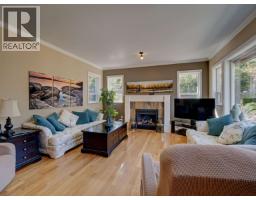 6388 Piper Place, Sechelt, BC V7Z0L1 Photo 15