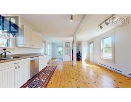 Foyer - 1663 Highway 3, East Pubnico, NS B0W2A0 Photo 10