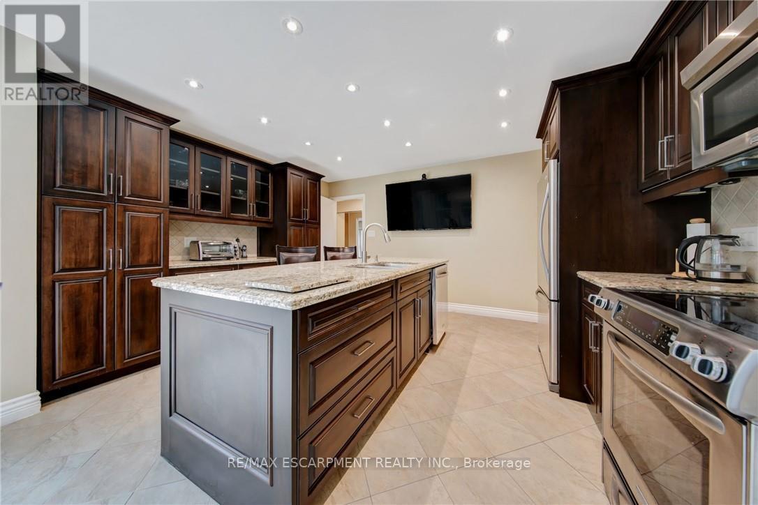 2284 MANSFIELD DRIVE - 14