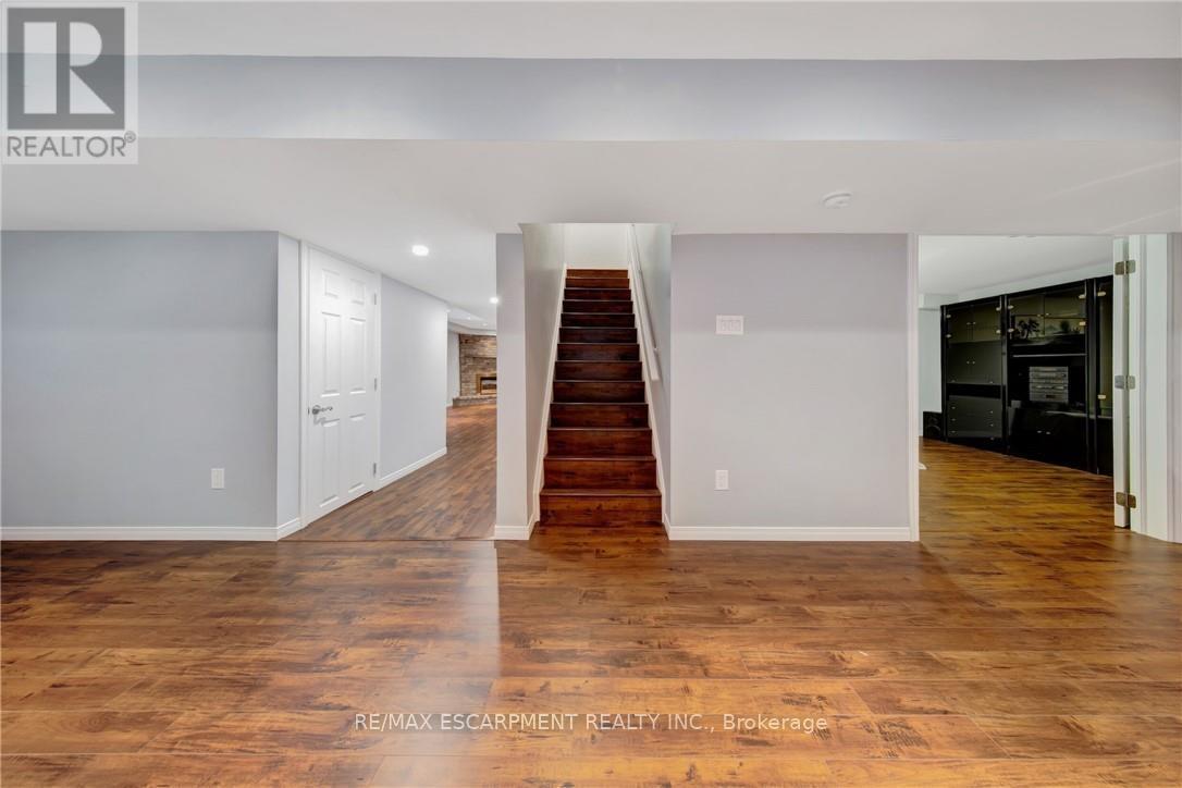 2284 MANSFIELD DRIVE - 32