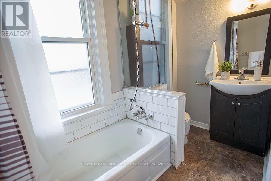 UPPER - 67 TERRACE HILL STREET, Brantford — photo 8