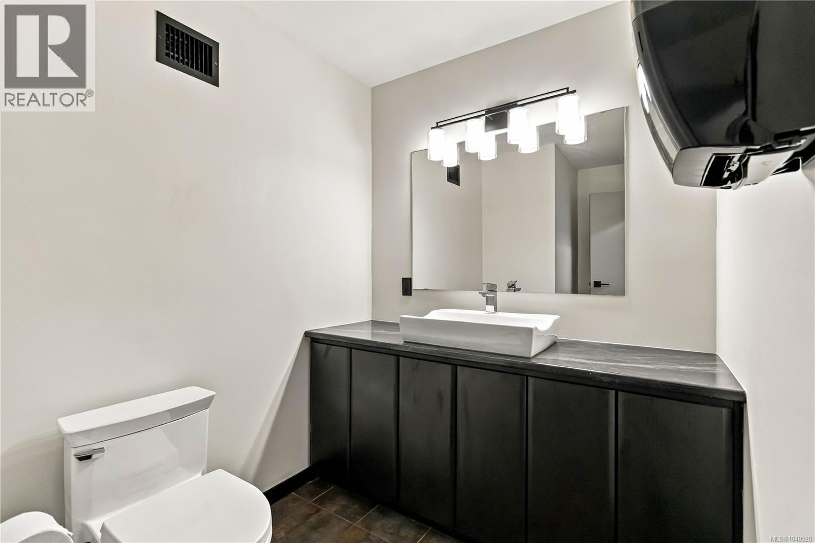 200 4252 commerce Cir, Saanich — photo 11