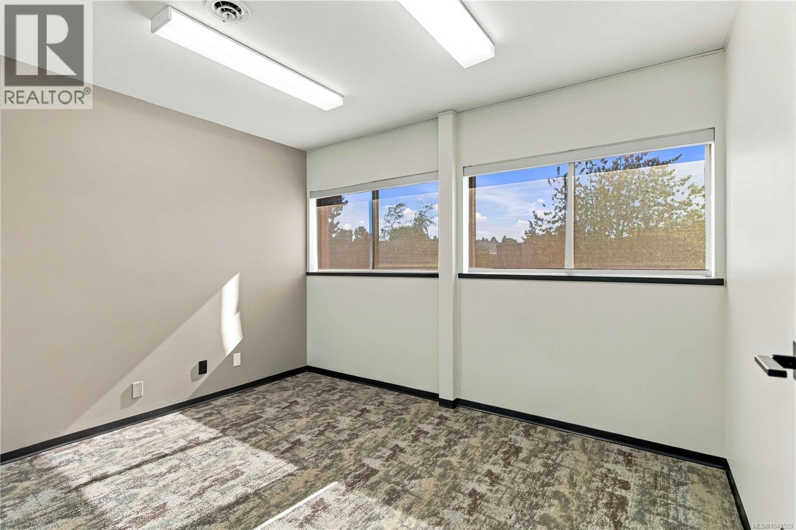 200 4252 commerce Cir, Saanich — photo 7