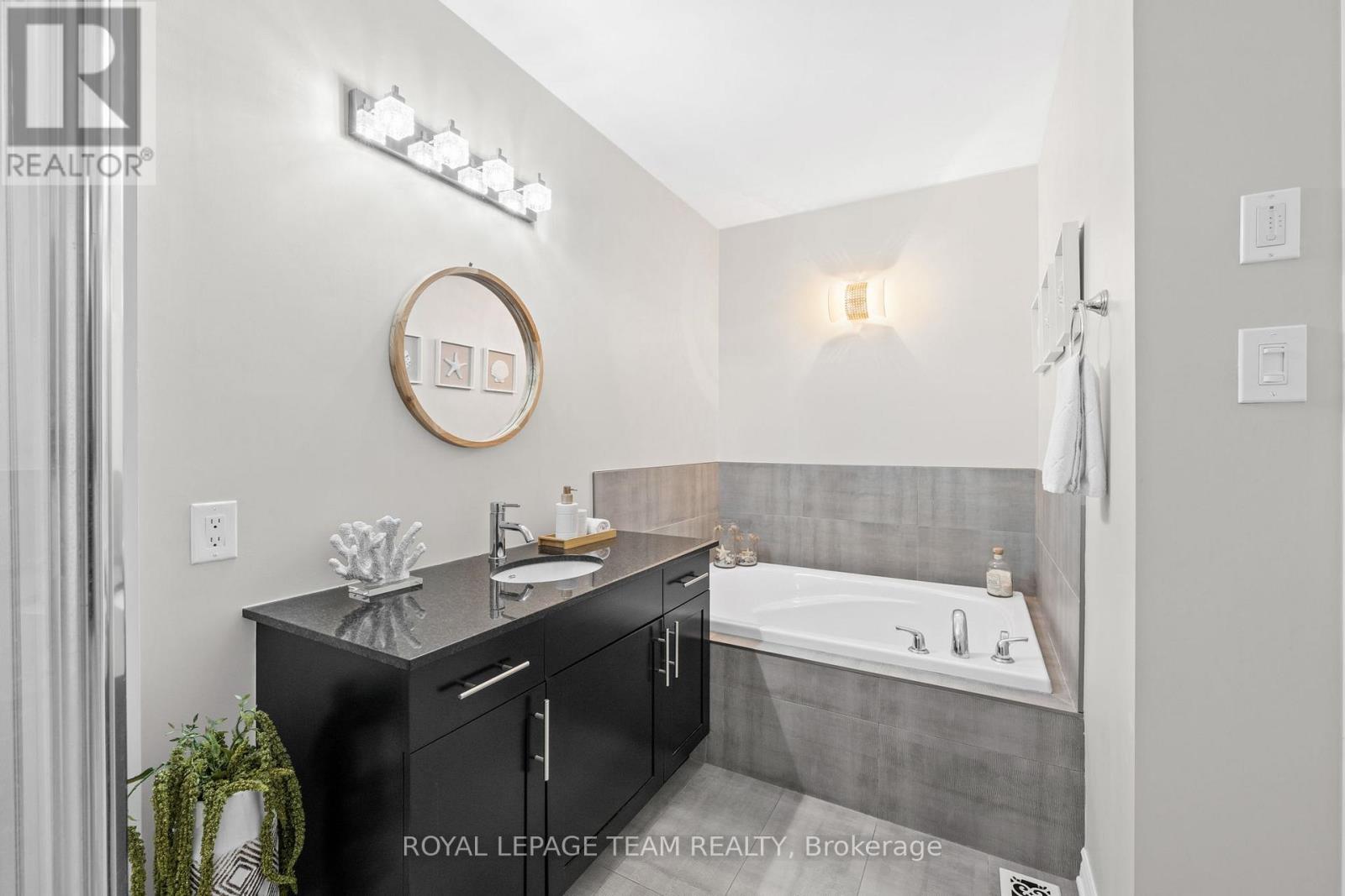 298 PEMBINA PRIVATE - Image 26