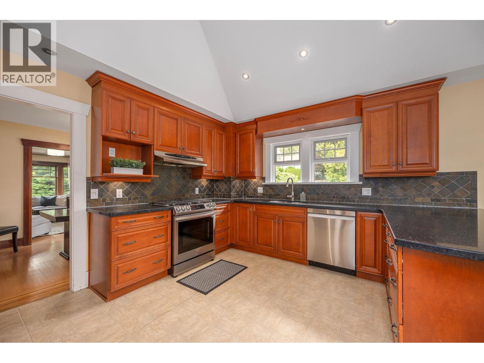 931 SECOND STREET, New Westminster