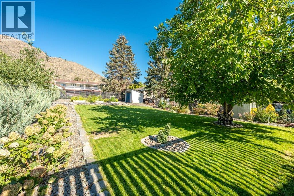 886 FAIRVIEW Road, Oliver