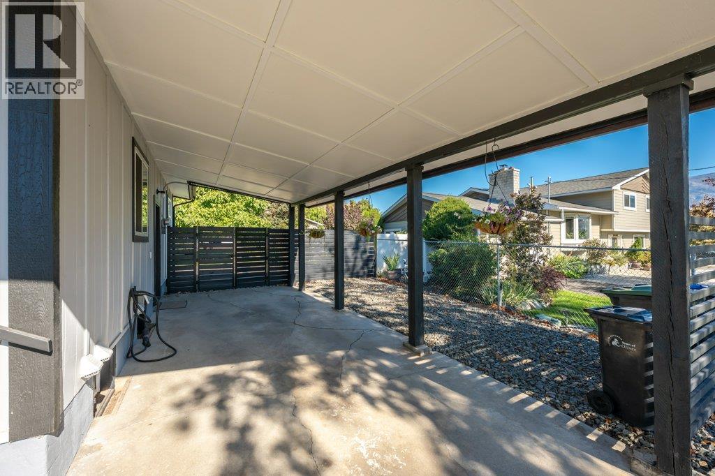 886 FAIRVIEW Road, Oliver