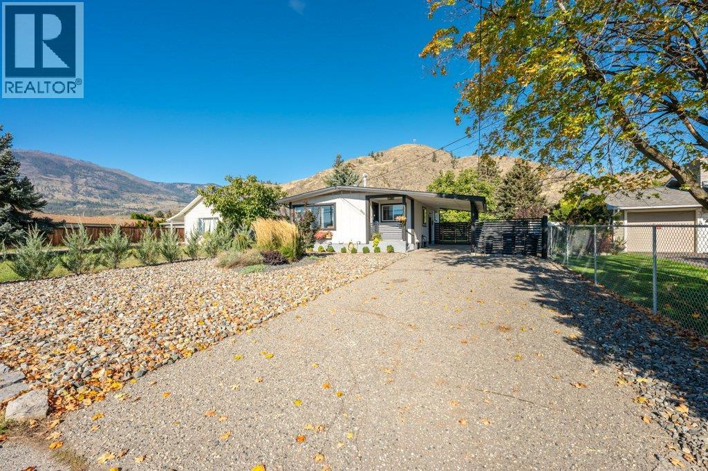 886 FAIRVIEW Road, Oliver