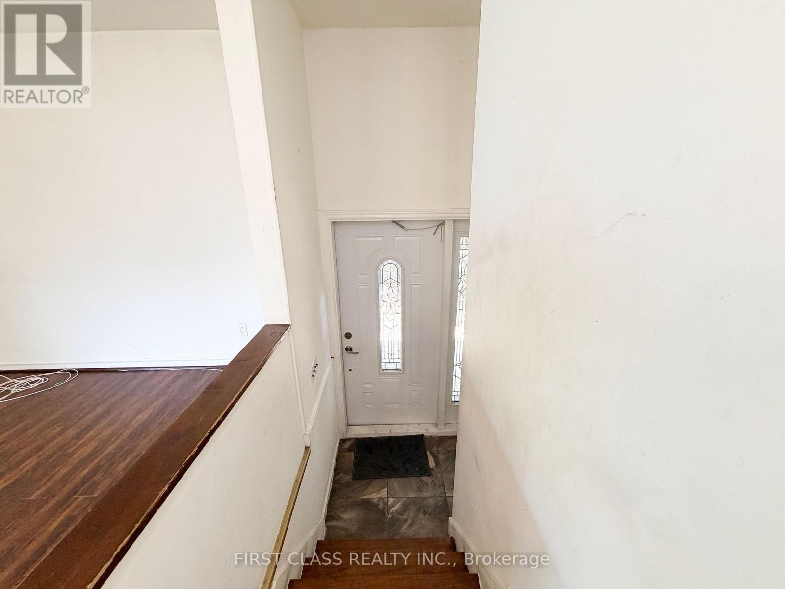 87 VAUXHALL DRIVE, Toronto (Dorset Park) — photo 2