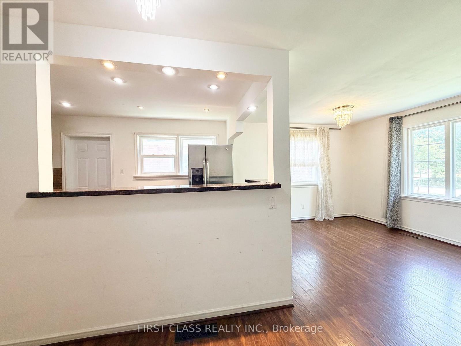 87 VAUXHALL DRIVE, Toronto (Dorset Park) — photo 3