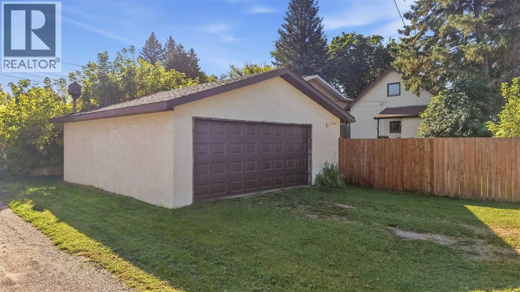 Listing photo – 5120 53 Avenue, Ponoka