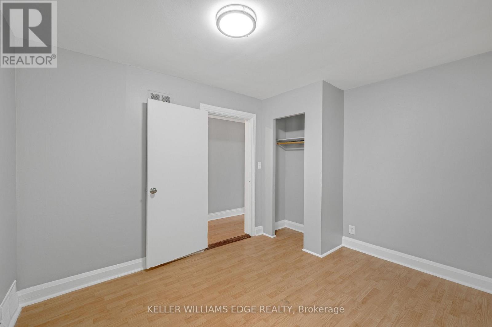 211 WENTWORTH STREET N - 13