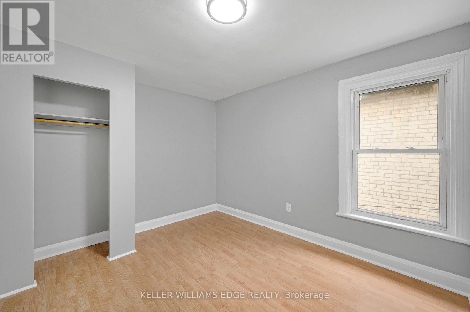 211 WENTWORTH STREET N - 14