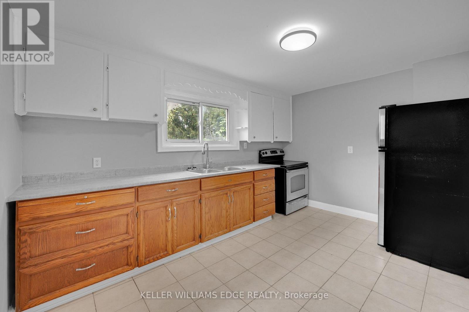 211 WENTWORTH STREET N - 17