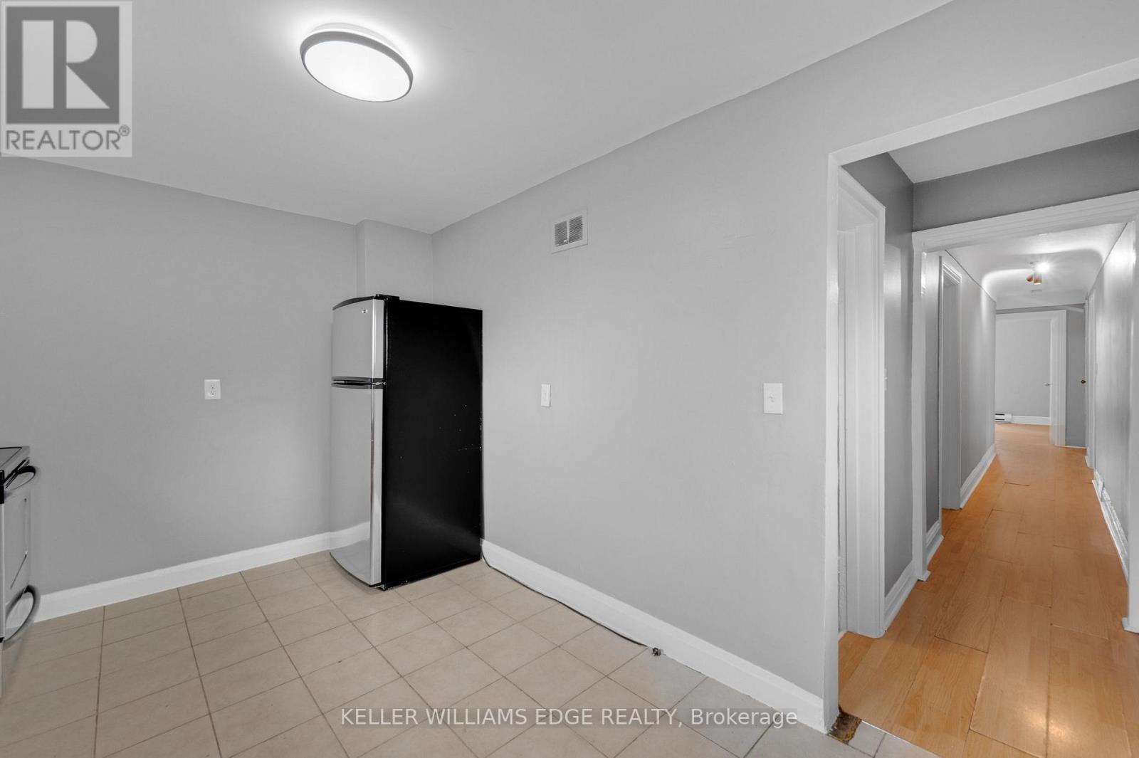211 WENTWORTH STREET N - 18