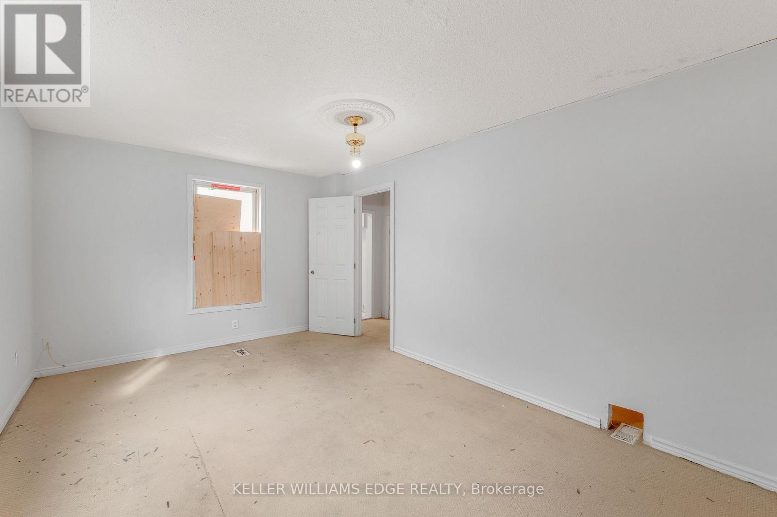 211 WENTWORTH STREET N - 21