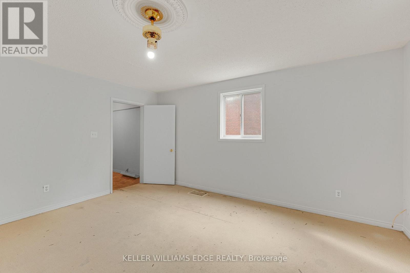 211 WENTWORTH STREET N - 22