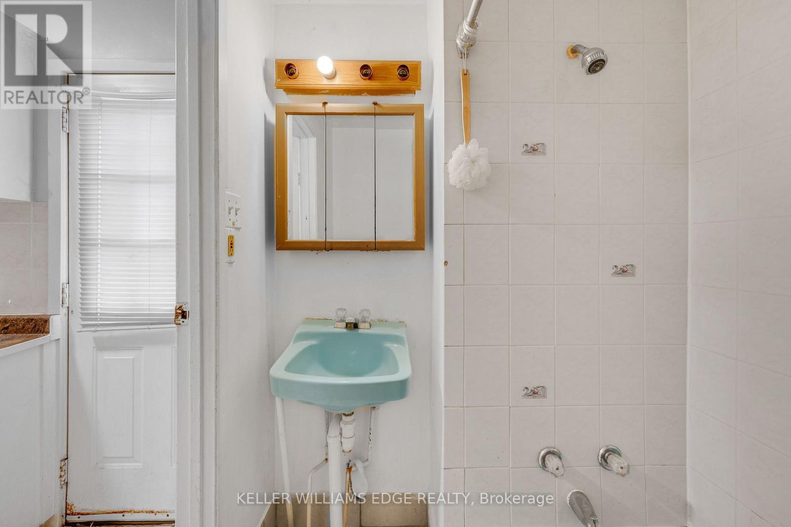 211 WENTWORTH STREET N - 26