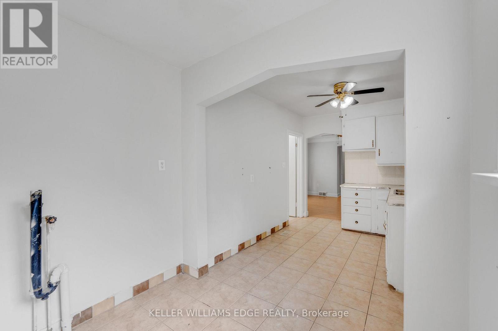 211 WENTWORTH STREET N - 28