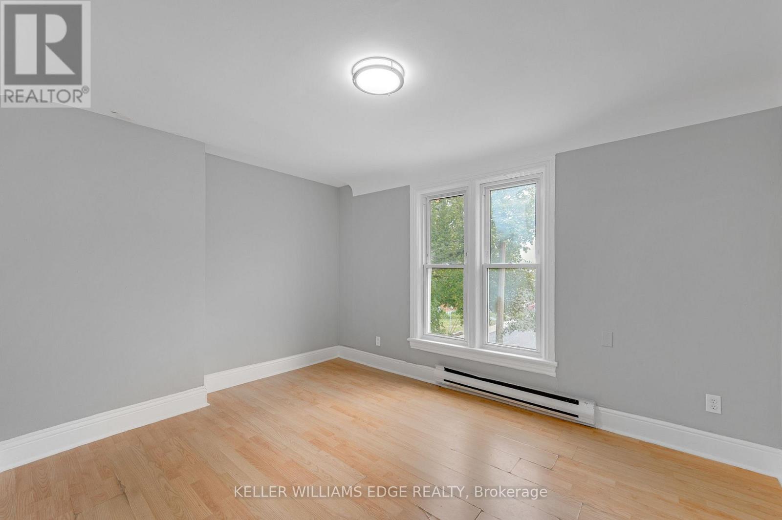211 WENTWORTH STREET N - 6
