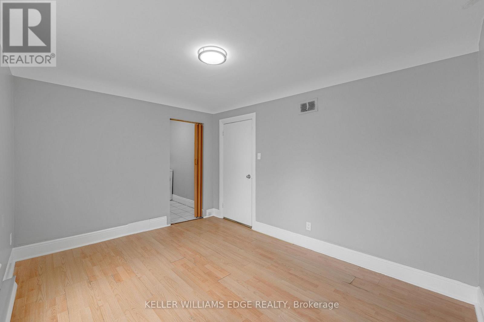 211 WENTWORTH STREET N - 7