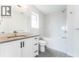 73 7 Street NE - photo 26