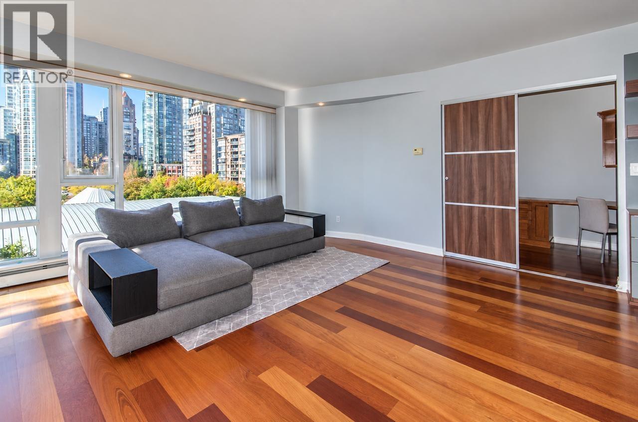 #702 1383 MARINASIDE CRESCENT, Vancouver, British Columbia, V6Z2W9, Vancouver, British Columbia — photo 4 of 5