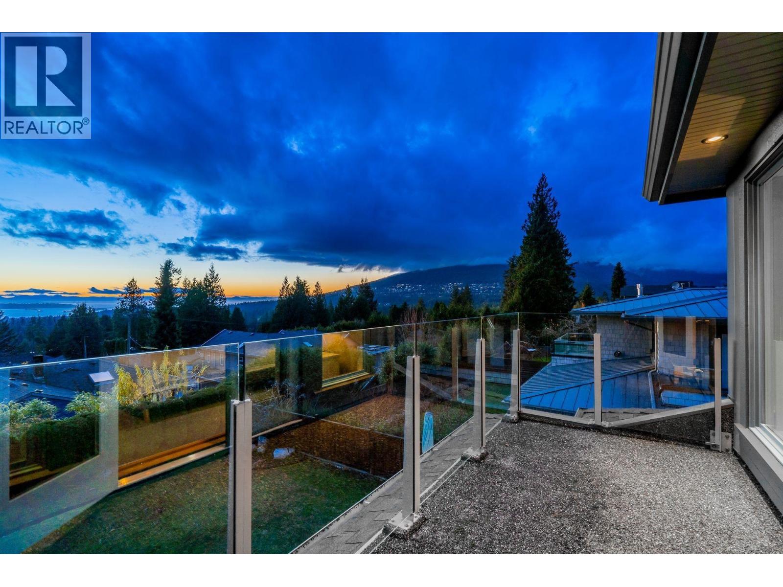 649 SYLVAN AVENUE, Vancouver