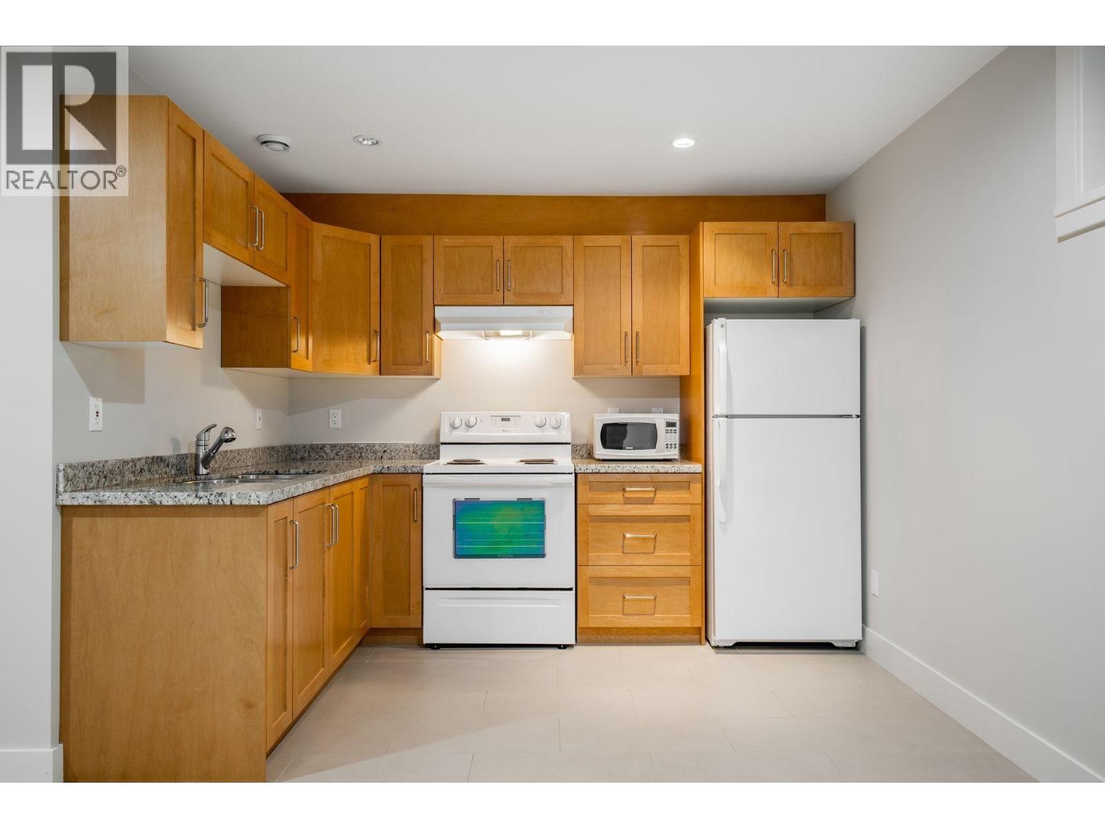 649 SYLVAN AVENUE, Vancouver
