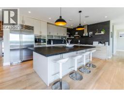649 Sylvan Avenue, Vancouver, BC V7R2E8 Photo 9