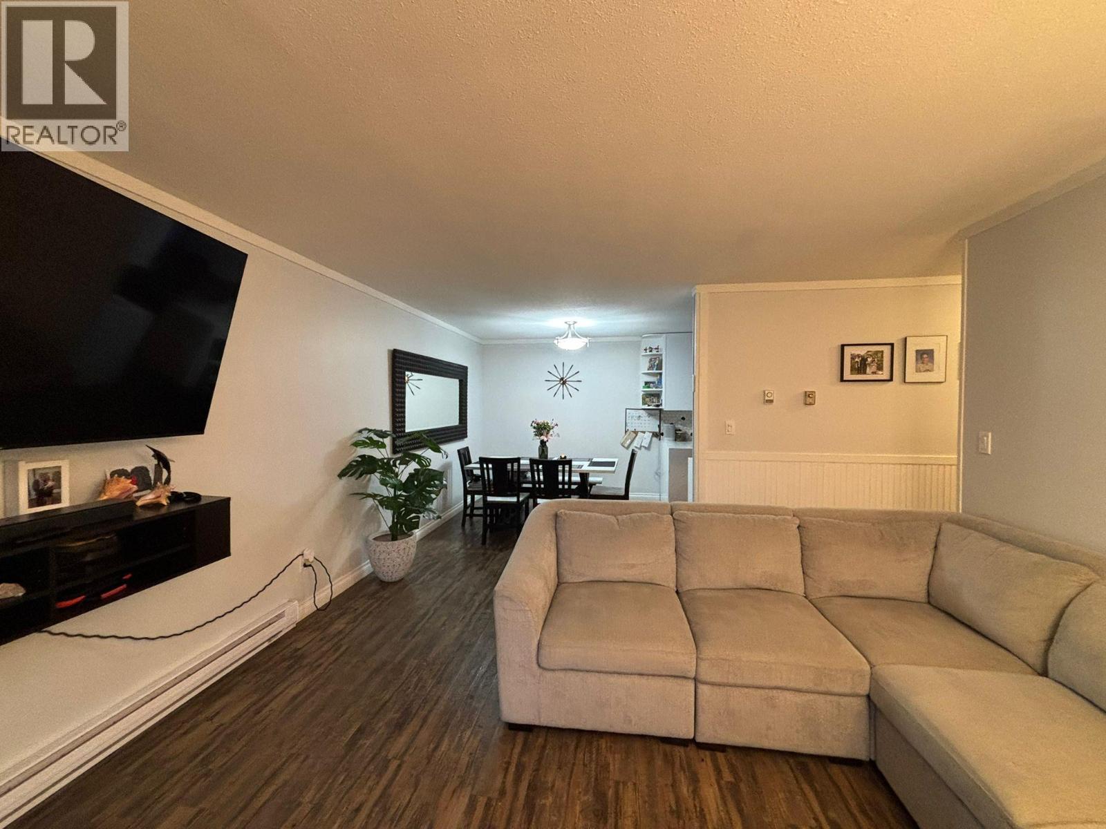 190 3854 Gordon Drive, Kelowna