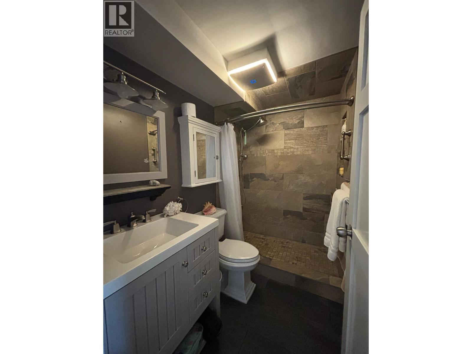 190 3854 Gordon Drive, Kelowna
