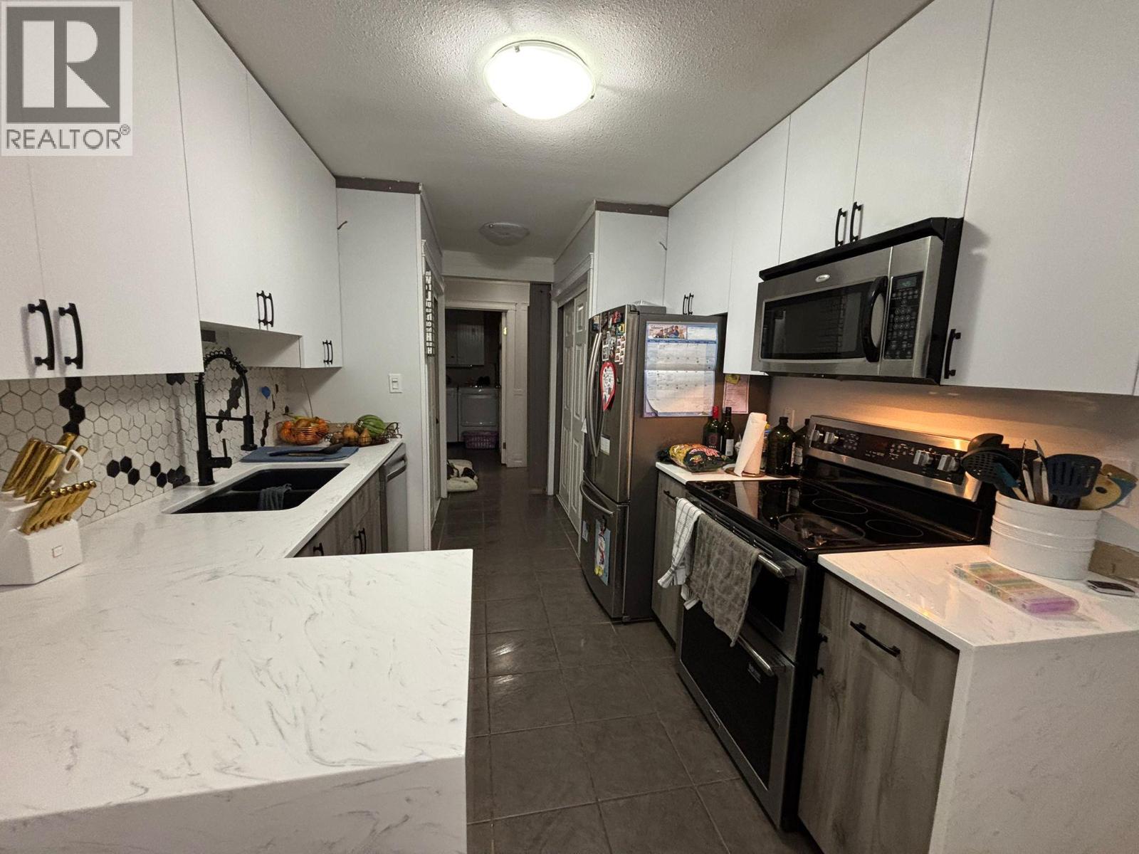 190 3854 Gordon Drive, Kelowna