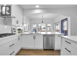 4pc Bathroom - 309 Everridge Drive Sw, Calgary, AB T2Y5E6 Photo 15