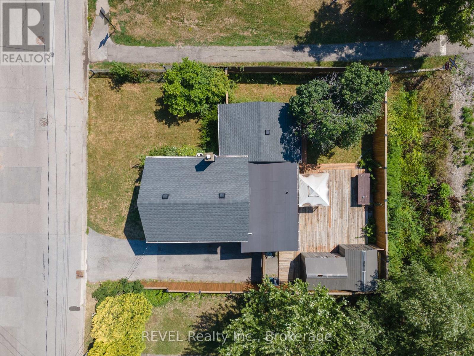 650 DEERE STREET - 9