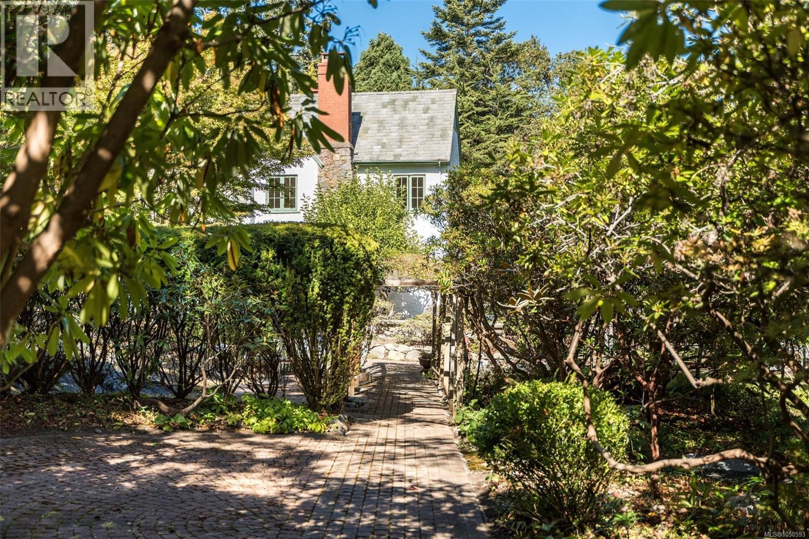 30 Beach Dr - 33