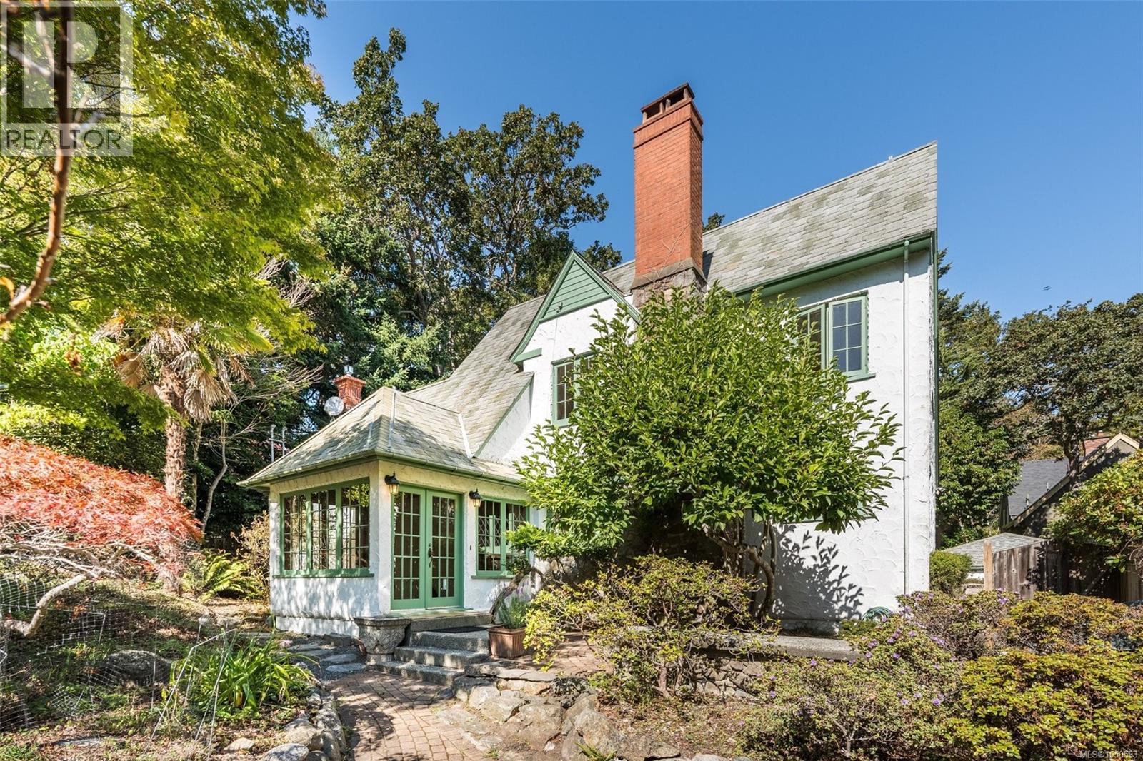  30 Beach Drive, Oak Bay
