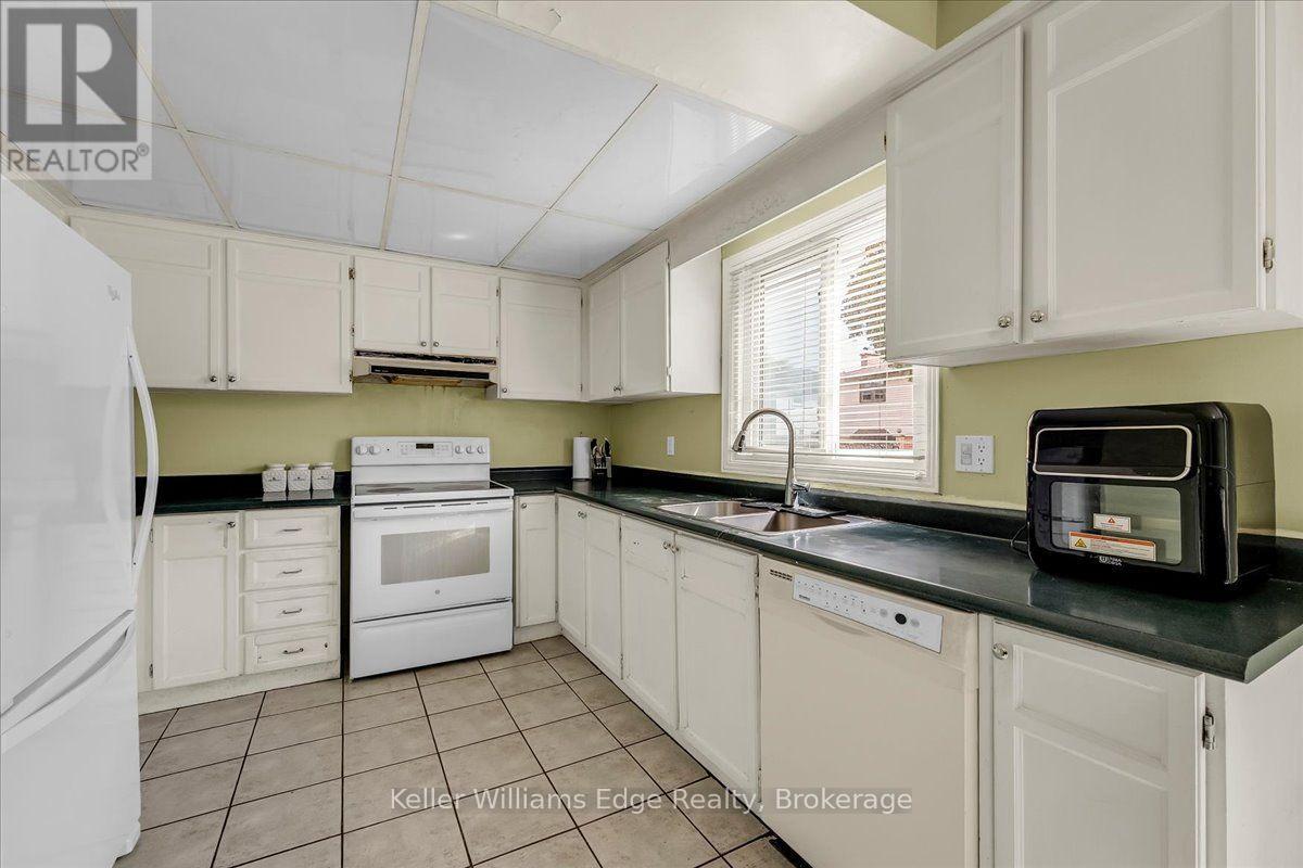 3346 PALMER DRIVE - 19