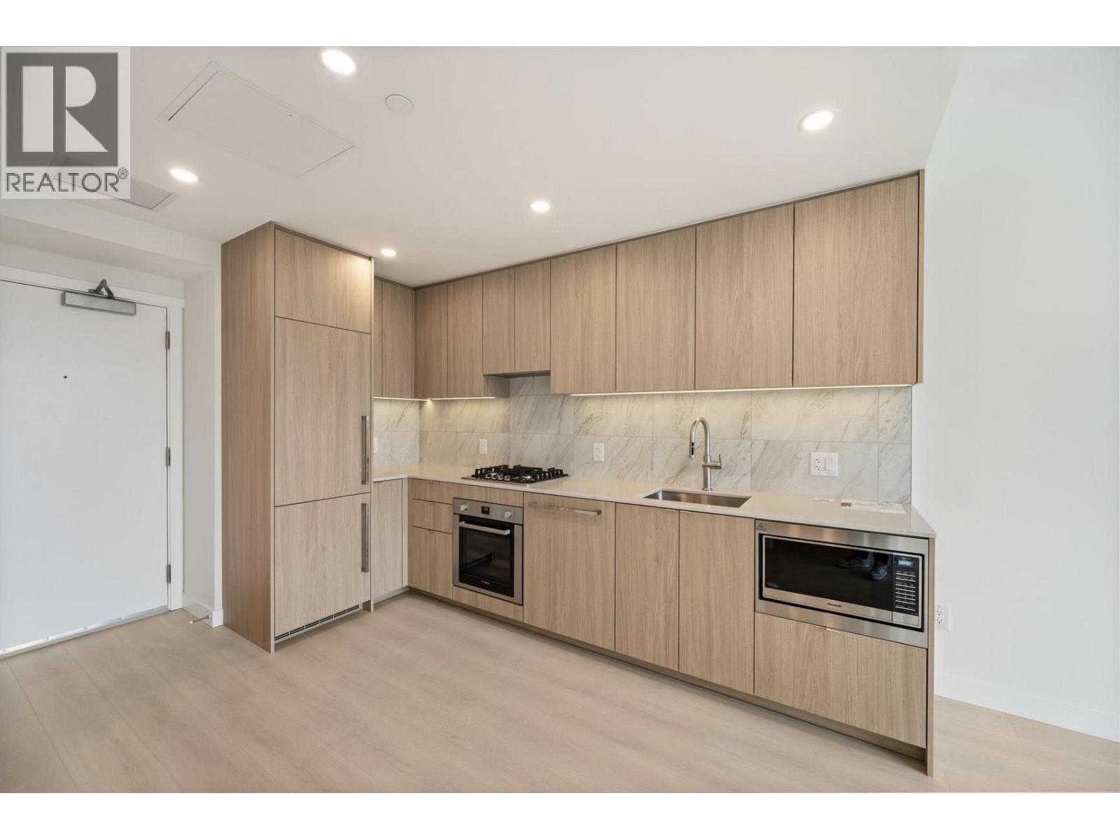 2XXX 626 CLAREMONT STREET, Coquitlam