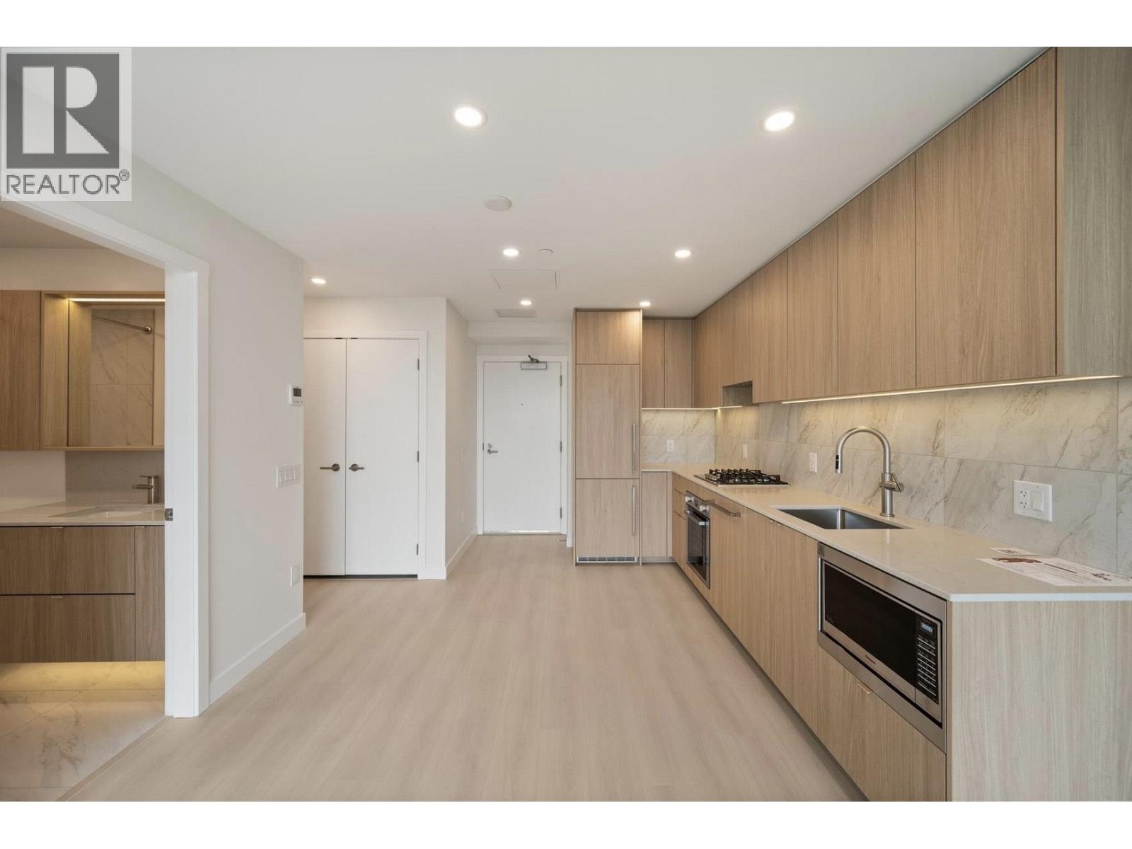 2XXX 626 CLAREMONT STREET, Coquitlam