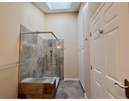 1909 E Southmere Crescent, Surrey, BC V4A6Z1 Photo 12