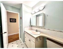 1909 E Southmere Crescent, Surrey, BC V4A6Z1 Photo 18