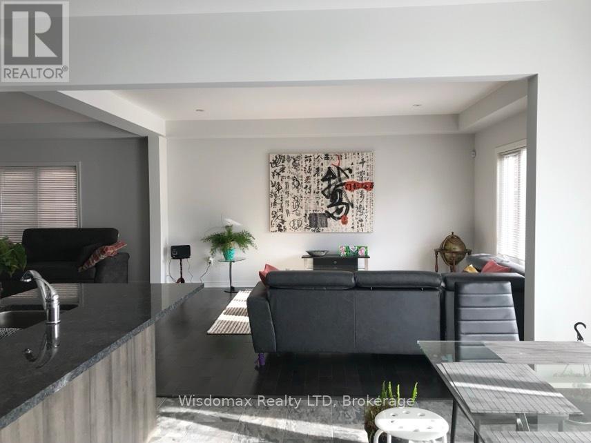 15 WINTERBERRY BOULEVARD, Thorold (Confederation Heights) — photo 2