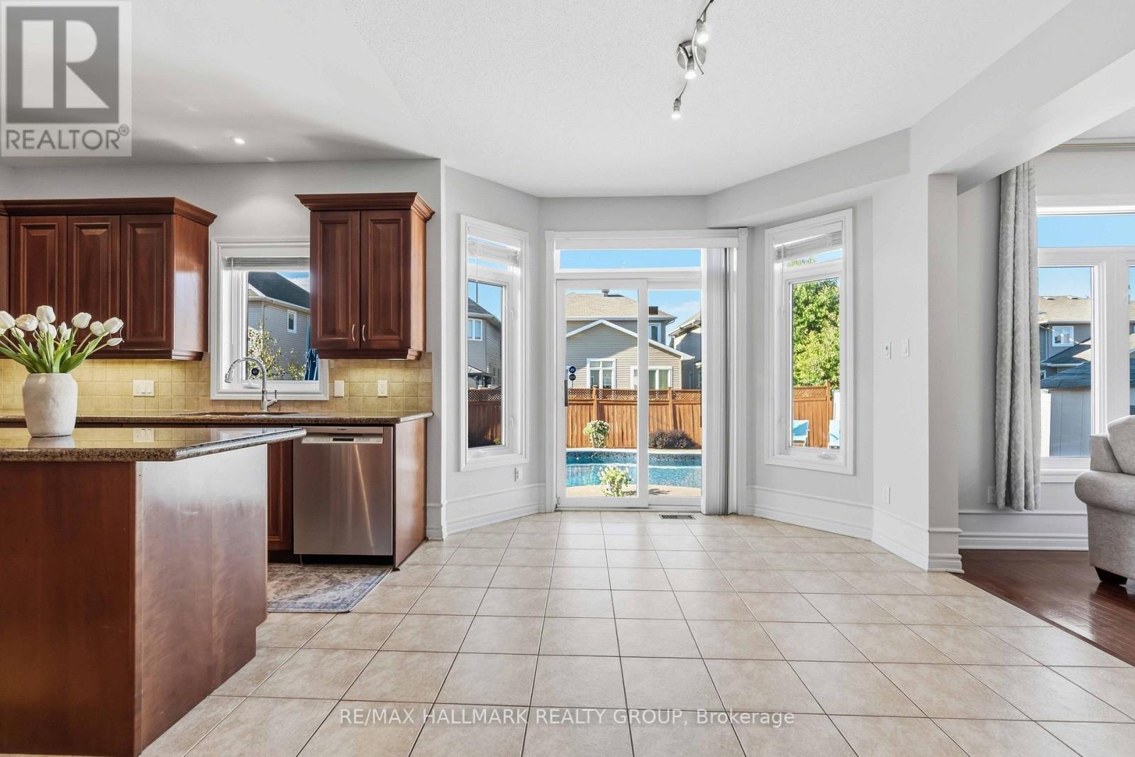 212 JANET WAY - 17