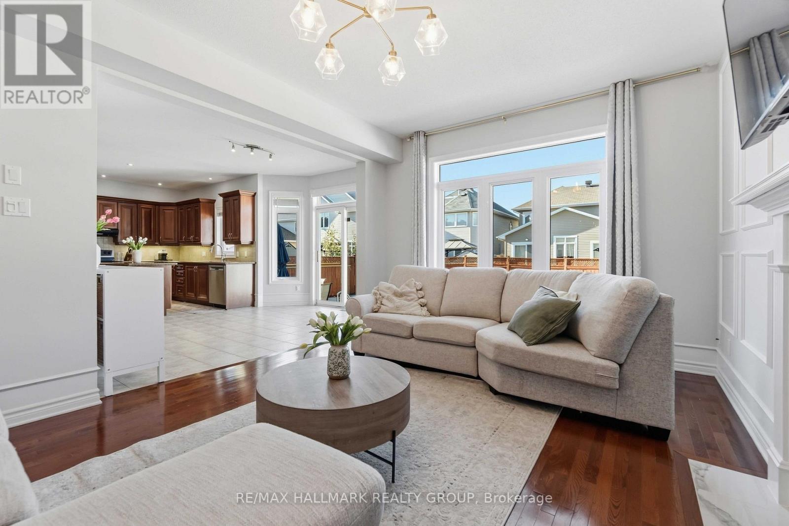 212 JANET WAY - 25