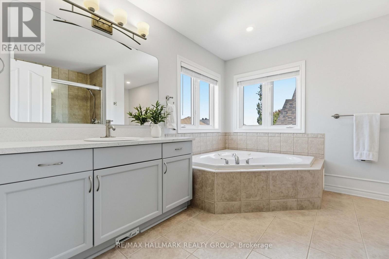 212 JANET WAY - 32