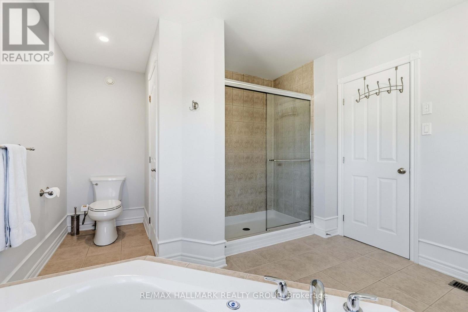 212 JANET WAY - 33