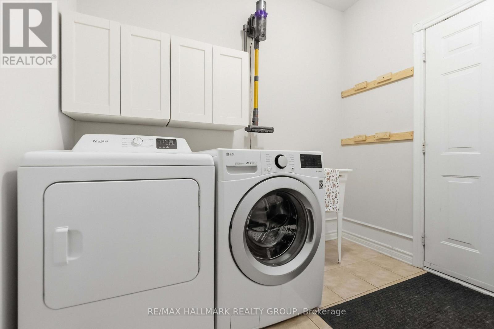 212 JANET WAY - 43